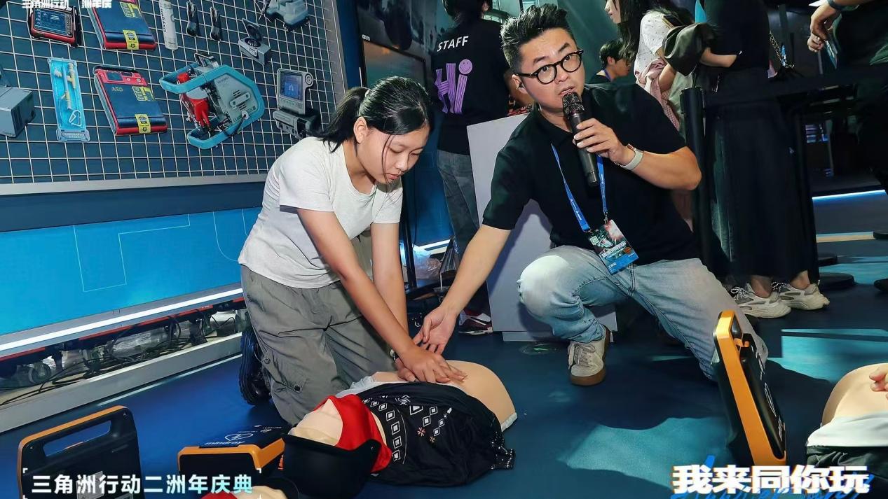 从阿萨拉撤离之后,他们各自平凡,也彼此照亮