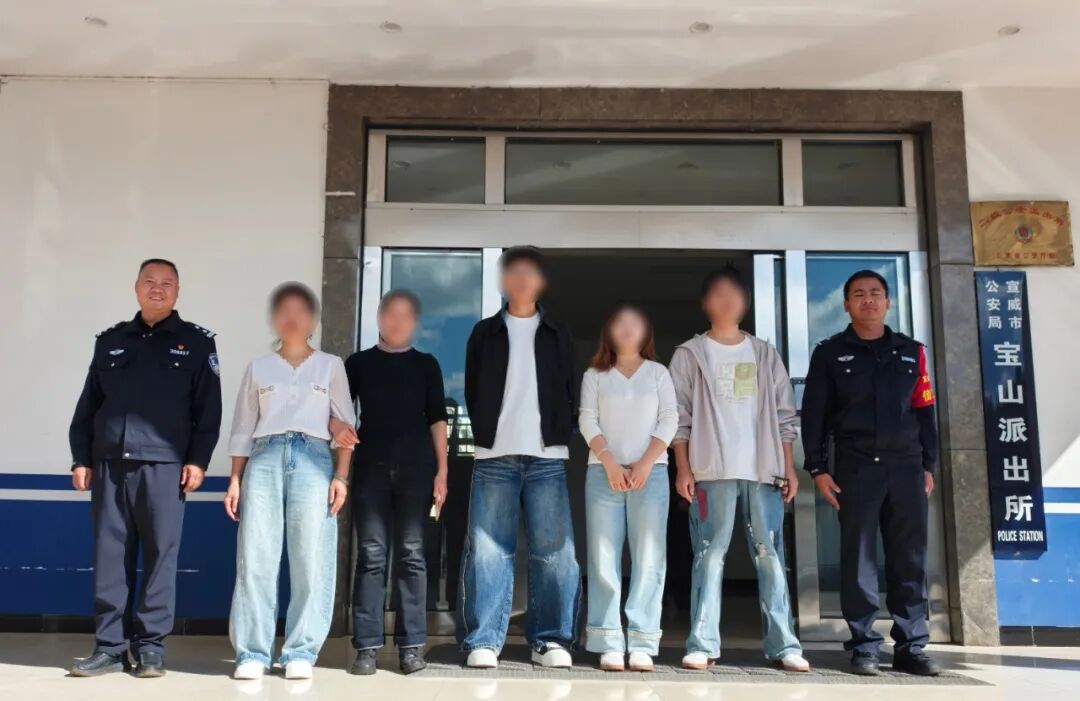 30年后，云南宣威一女子和姐姐在派出所重逢