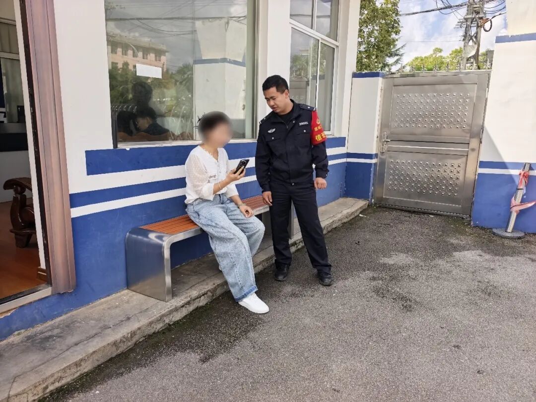 30年后，云南宣威一女子和姐姐在派出所重逢