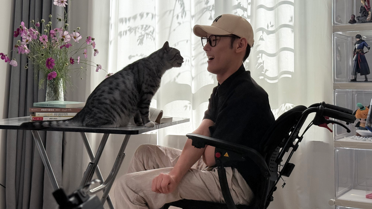 从阿萨拉撤离之后,他们各自平凡,也彼此照亮