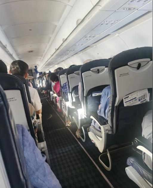 海口飞芜湖一客机起飞20分钟后返航,桂林航空:空中遇飞鸟撞击,需全面检查
