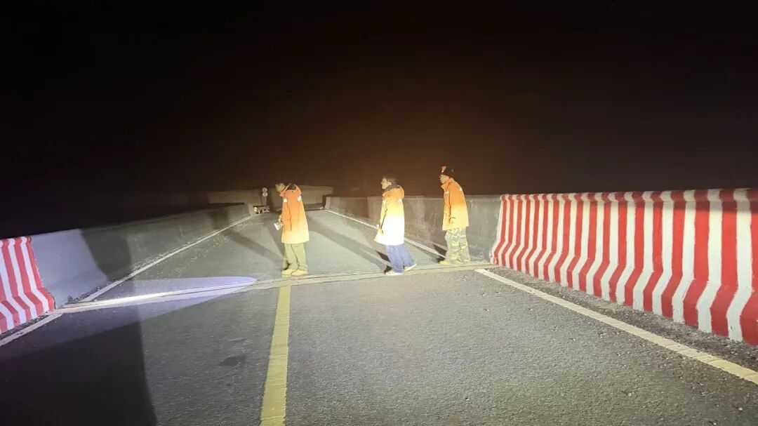西藏那曲巴青震后首夜:医疗专家连夜驰援,救灾物资陆续运抵