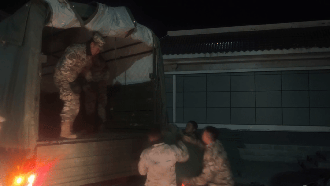 多图丨西藏那曲发生7.0级地震,西部战区官兵连夜救援