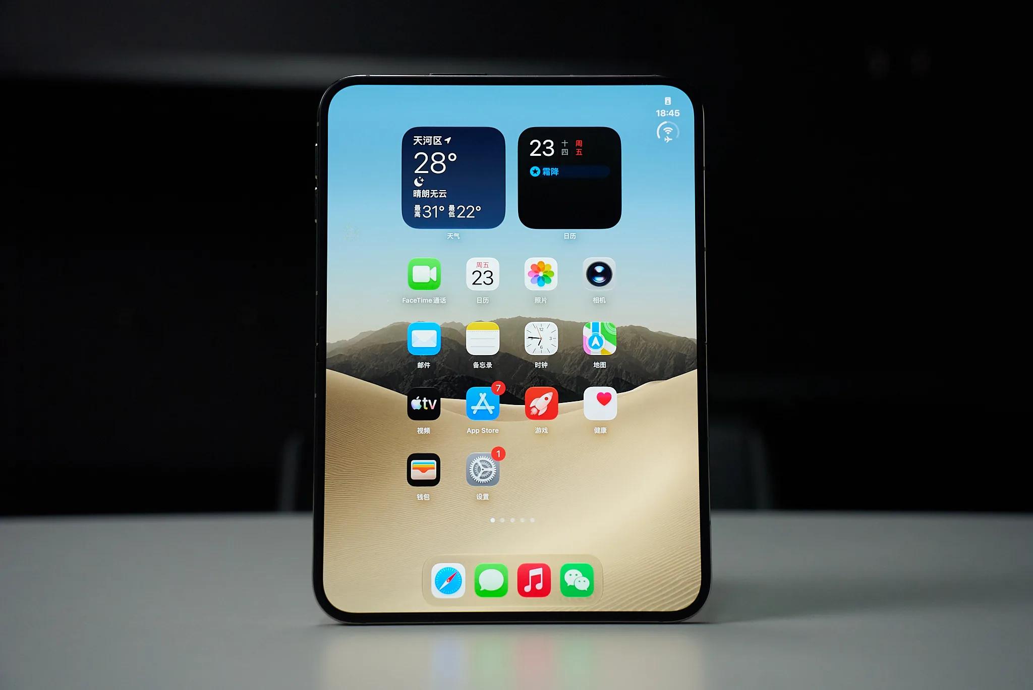 iPhone Duo开卖！排队少了价格却坚挺，土豪果粉的电子奢侈品？