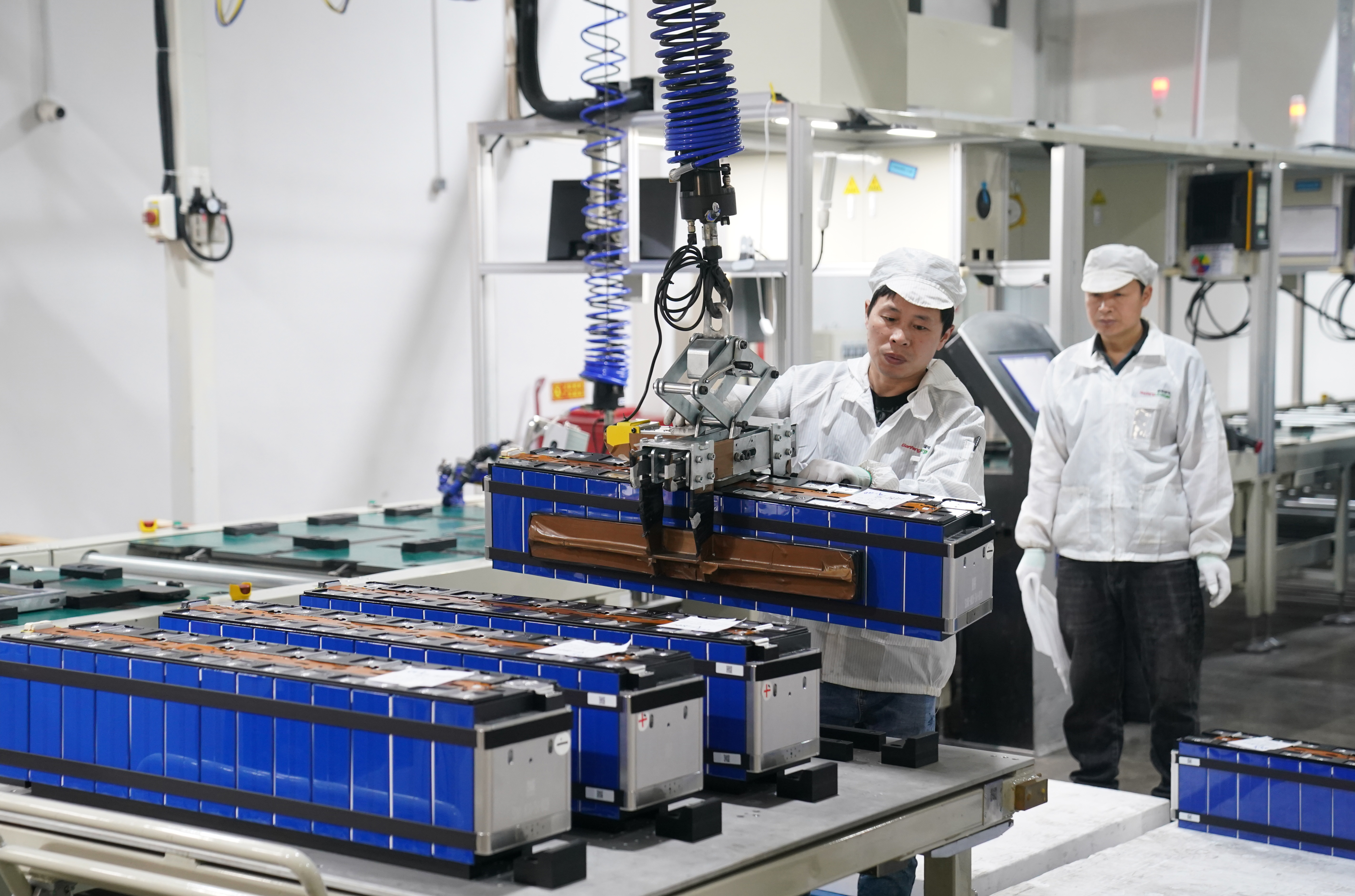 打造新型工业强市,内陆小城新余何以突围?从“四梁八柱、多点支撑”看新余产业体系重塑