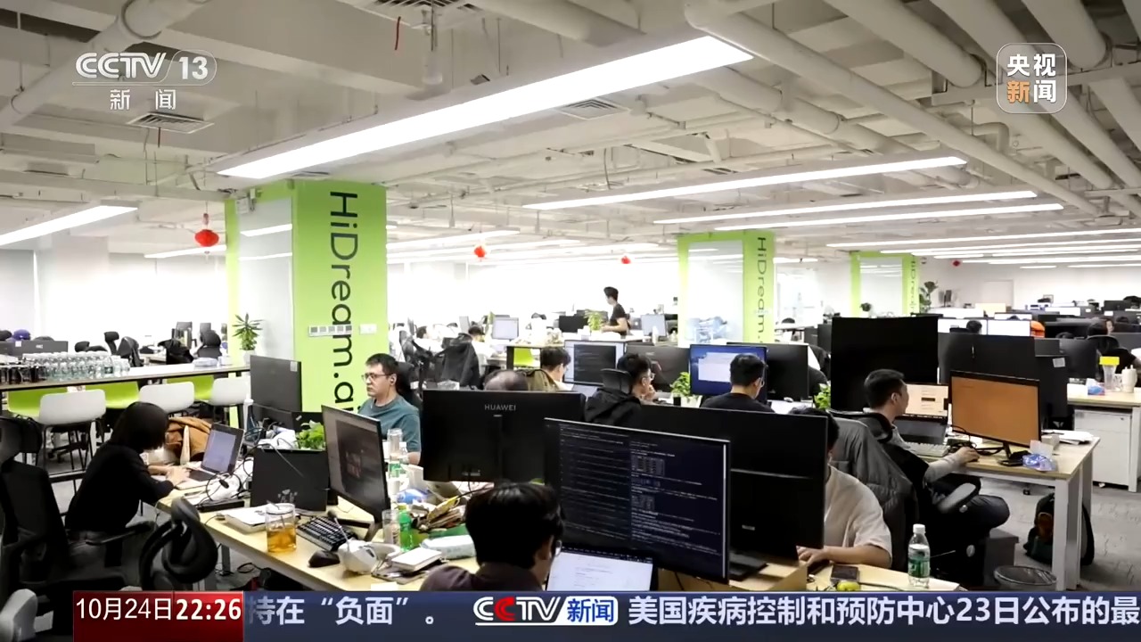 新闻周刊丨AI换脸明星带货泛滥,维权难点到底在哪?