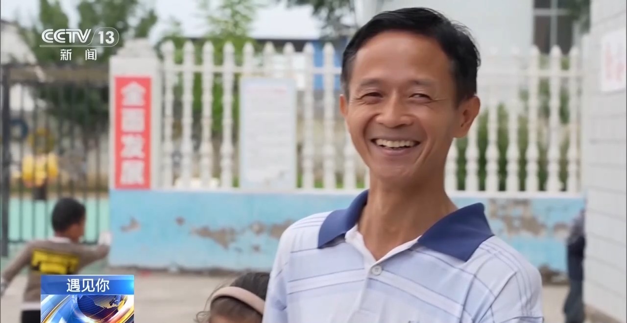 央视关注支教老师邹志鹏:零薪资坚持二十载,“希望自己活成一道光”