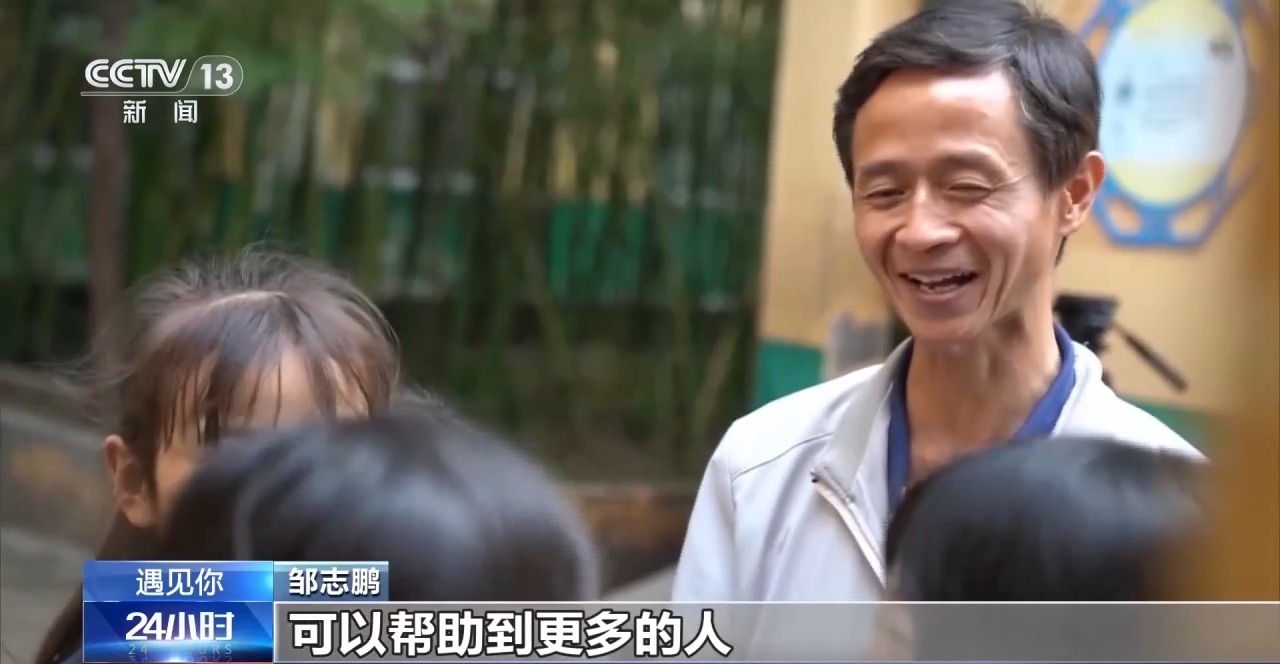 央视关注支教老师邹志鹏:零薪资坚持二十载,“希望自己活成一道光”