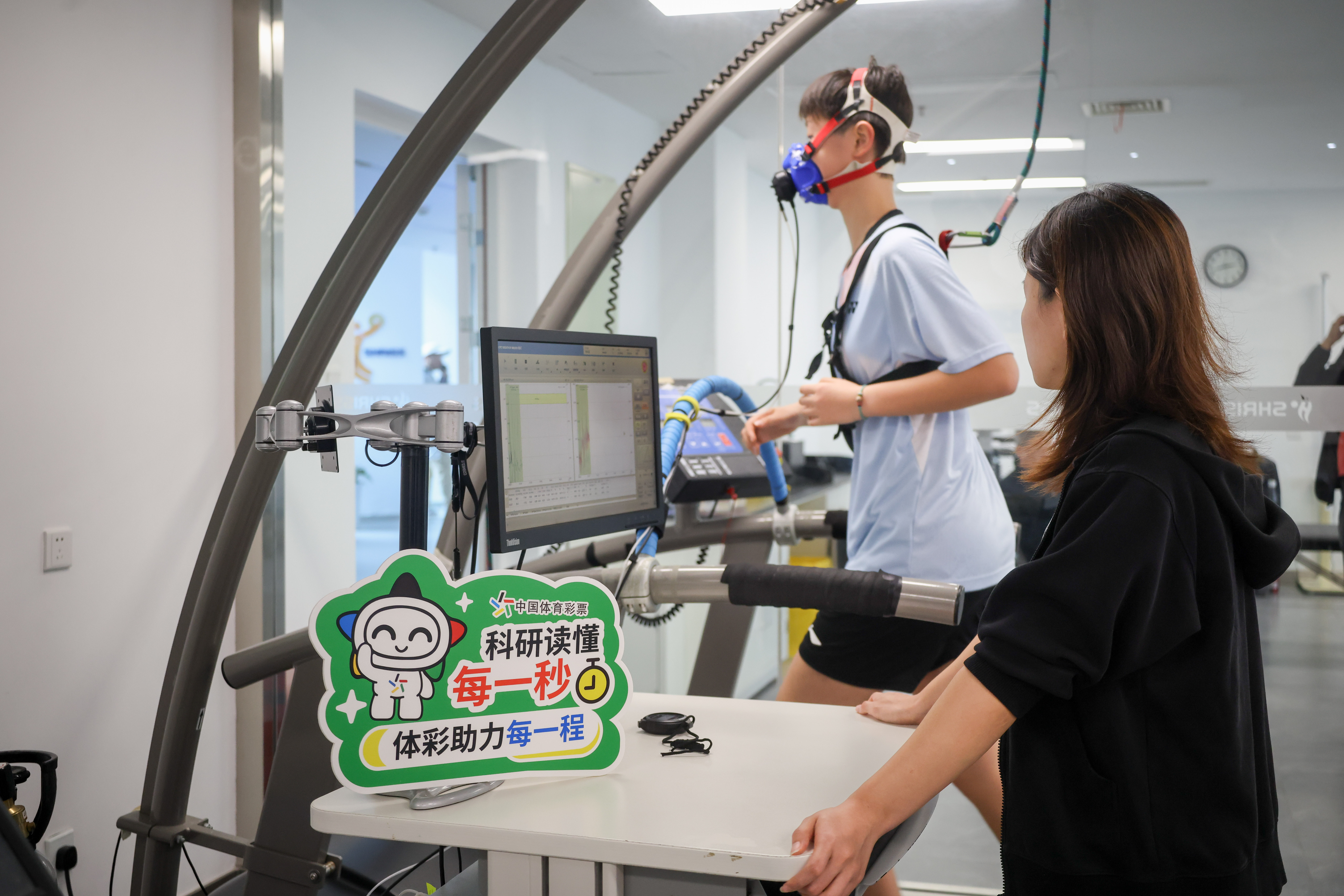 从赛场到实验室,体彩公益金沪上行走近竞技体育科研力量