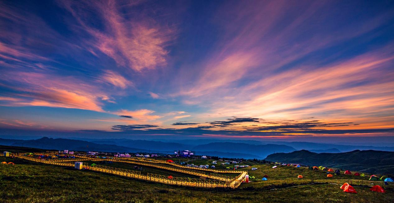 不止19℃凉风:乌蒙山城六盘水的四季旅居新答卷