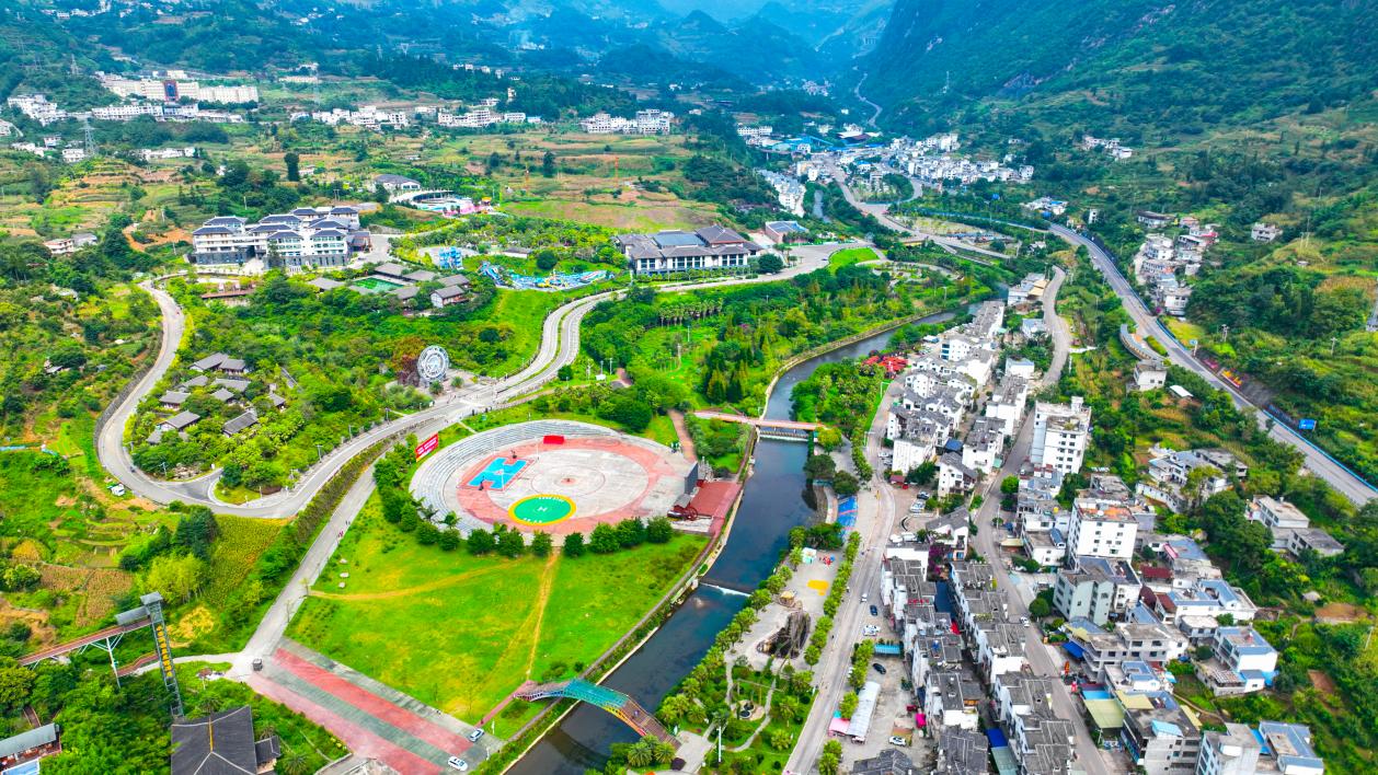 不止19℃凉风:乌蒙山城六盘水的四季旅居新答卷