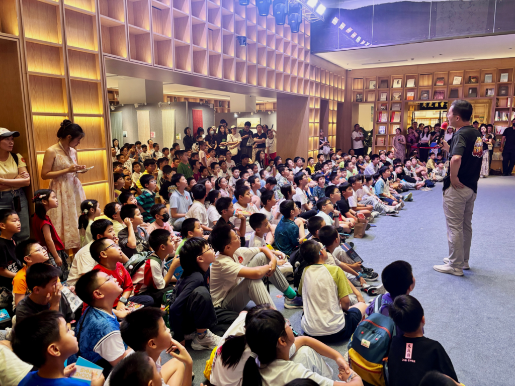 书香不止7天！在上海书城双主场解锁“垂直的书展”