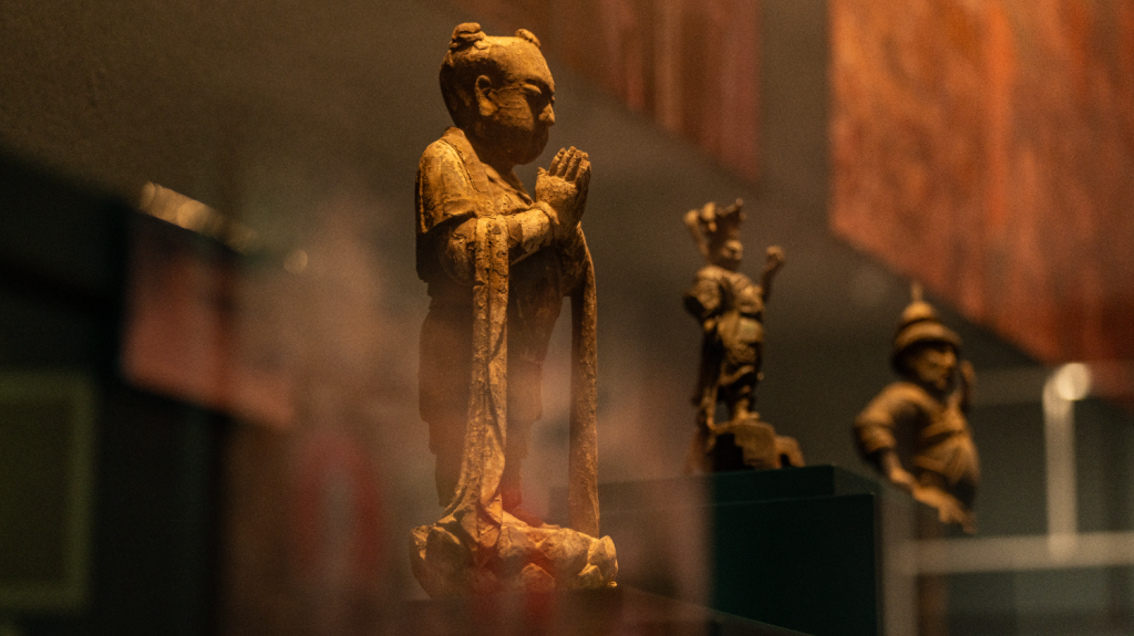 《万古光辉》:从展场到纸页,读懂千年古刹广胜寺