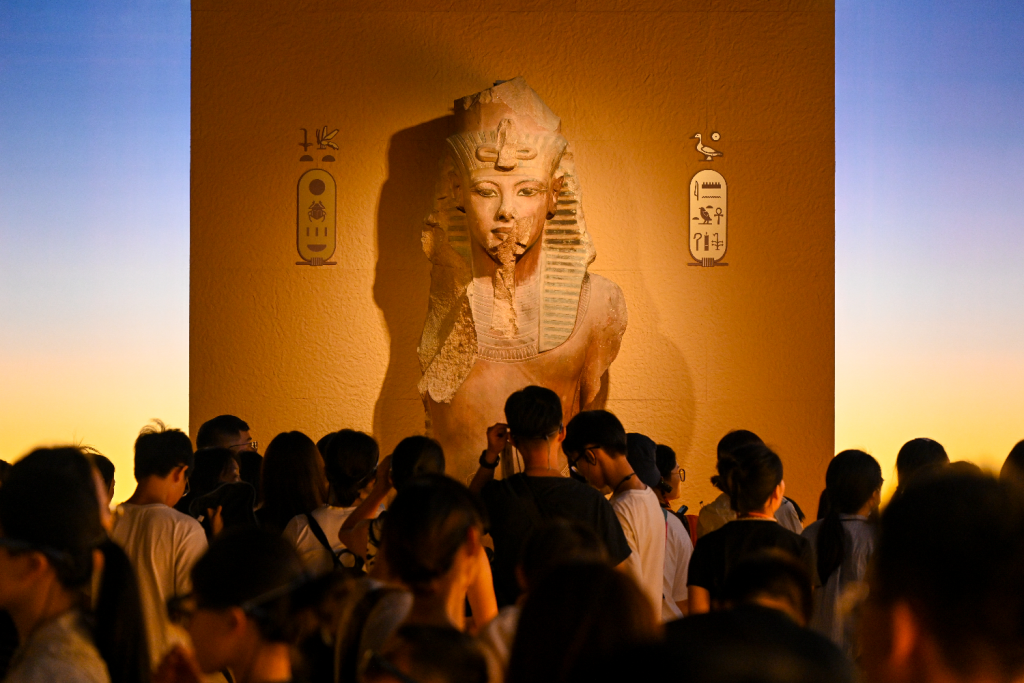 魔都眼｜上博古埃及展启动168小时不眠夜：谁在凌晨看展？