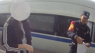 女子動(dòng)車上吸煙導(dǎo)致列車降速，被警方行政拘留5日