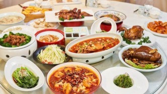 年夜飯開“卷”，多家餐廳一桌難求，年午飯、私廚年夜飯成新潮流