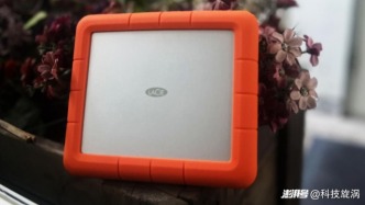 誰會需要一塊iPad大小的移動硬盤？看完了也許你也想買