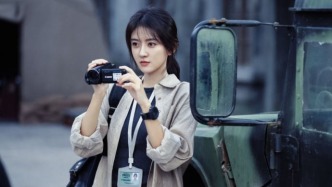 《白色橄榄树》开播，梁洁诠释外派记者的信仰与柔情