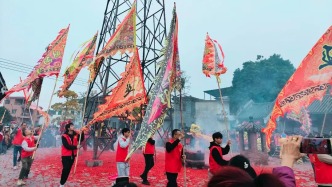 來沾沾這波 “好運炮”！江谷鎮東樓古廟送“炮”祈福熱鬧非凡！