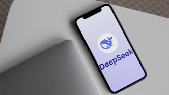手机本地部署DeepSeek？实测真能用：AI隐私有保障了？