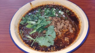 重慶：義門白家特色雜醬酸辣粉，優(yōu)質(zhì)紅薯粉Q彈勁道