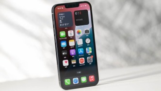 这届年轻人买iPhone：买128G的16e，再手工扩容