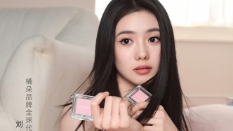 橘朵躋身彩妝頭部