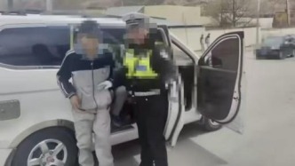 法治热点|核载7人竟塞进17个娃！超员“黑校车”被查获