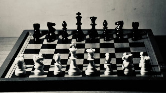 基金年报业绩“大对决”：9家狂揽超15亿，18家缩水，2家亏损