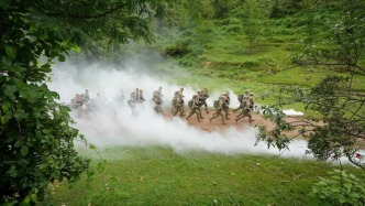 岗位践学，攻坚克难淬剑锋！火箭军某旅认真学习贯彻全国两会精神