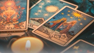 当年轻人迷上“赛博玄学”，AI算命当真靠谱？