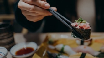 人均300+的日料，是后廚拆開的預制料理包