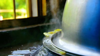 被網(wǎng)紅吵上熱搜的奉化油燜筍，揭開一個(gè)百年產(chǎn)業(yè)的生死抉擇