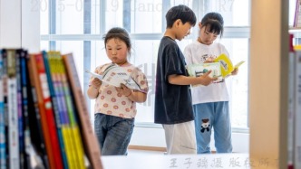 书香浸润童年：社区图书室点亮周末时光