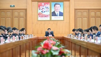 王君正主持召開自治區(qū)黨委金融委員會會議