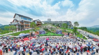 张家界桑植县：幕天席地秀风采