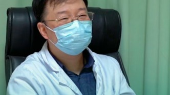 小女孩是拇指發育不良，家人誤以為指骨斷裂