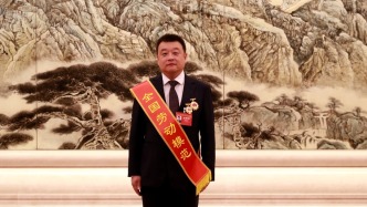 堅持創新 在技術革新中勇立潮頭——記全國勞動模范、中國電信云計算領域高級專家侯曉東