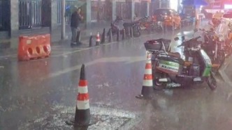立夏后重慶迎來首場暴雨: 天空暴雨傾盆，雨中享清涼