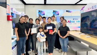 “AI賦能 大集大利”活動成為假期新熱點，中國電信深圳分公司人工智能科普集市吸引市民游客云集