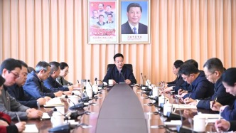 王君正在自治区科技系统调研