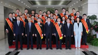 中國(guó)電信召開(kāi)2025年全國(guó)勞動(dòng)模范和先進(jìn)表彰座談會(huì)