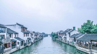 長堤一岸細(xì)雨聲