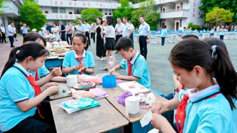 四川營(yíng)山：鹽井小學(xué)校舉行“藍(lán)天下共成長(zhǎng)”學(xué)生藝術(shù)展演活動(dòng)