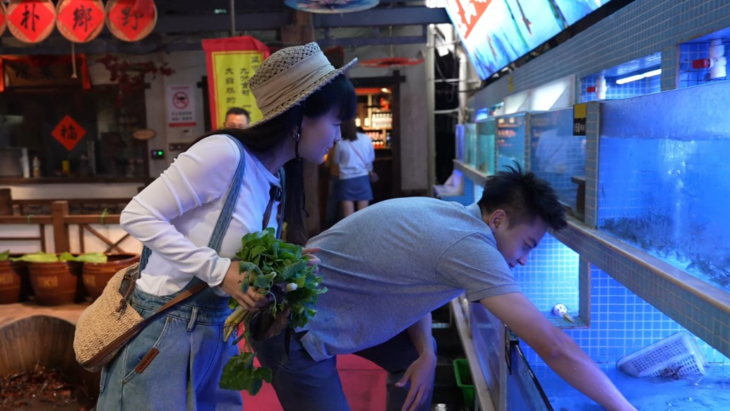 来君山必做三件事：捞鱼、烹鱼、嗦鱼！这口湖鲜太上头