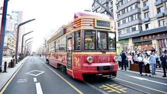 全省首列氫能源文旅有軌列車亮相長春紅旗街！