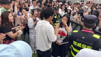 德州天衢新區演唱會上，一位男士向女朋友表白成功，太幸福了