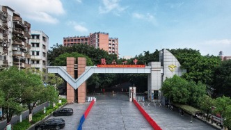 廣東鶴山：夢想號高考專車 助學子們金榜題名