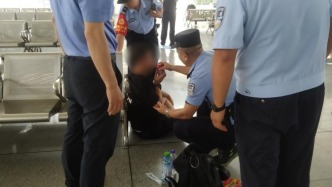 旅客突發(fā)暈厥，鐵警暖心化險為夷