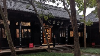 關(guān)于杜詩《追酬故高蜀州人日見寄》的三處疑點(diǎn)